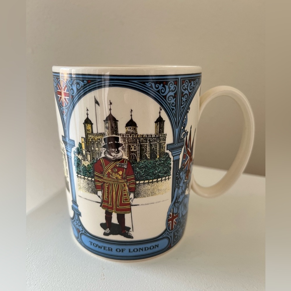 Wedgwood Mug | London Scenes | Buckingham Palace | Tower of London | Horse